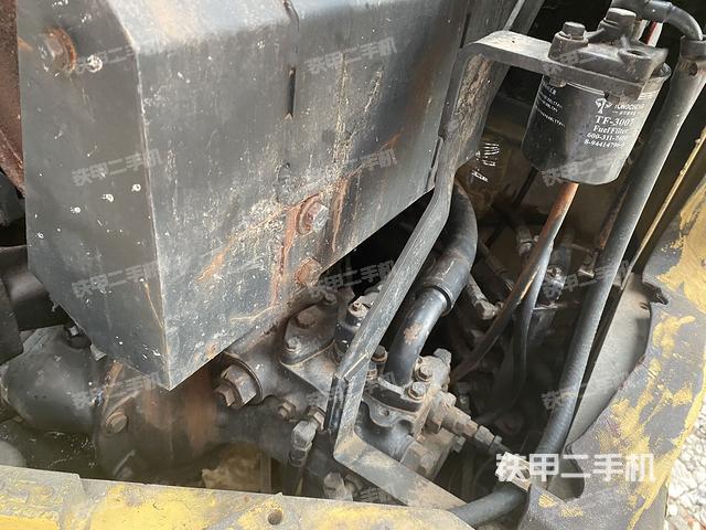 液壓泵艙室正面整體(整機(jī)外觀) 液壓泵艙室正面整體(整機(jī)外觀)