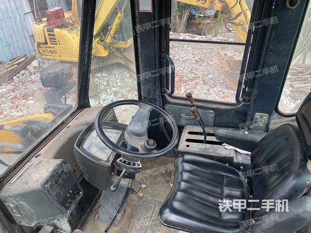 駕駛室工作臺(整機外觀及大件) 駕駛室工作臺(整機外觀及大件)