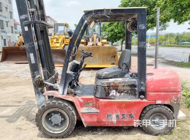 整机左侧（设备外观及核心部件）