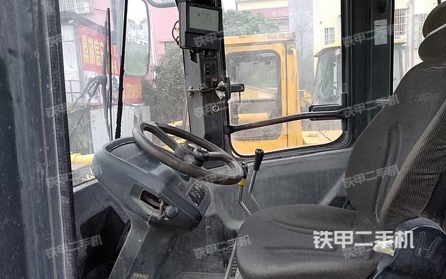 驾驶室工作台(整机外观及大件) 驾驶室工作台(整机外观及大件)