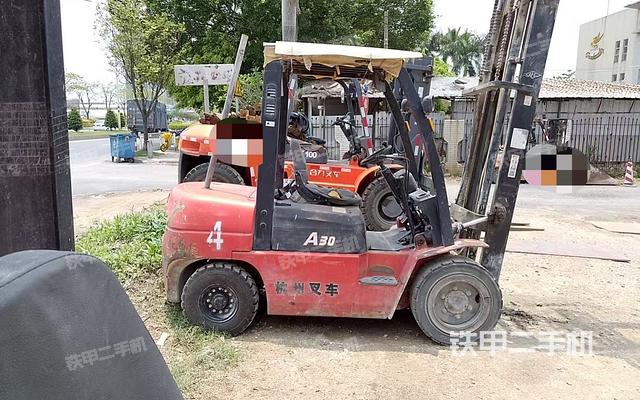 整机右侧（设备外观及核心部件）