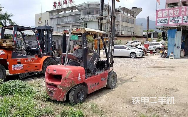 整機(jī)右后45°(設(shè)備外觀及核心部件) 整機(jī)右后45°(設(shè)備外觀及核心部件)