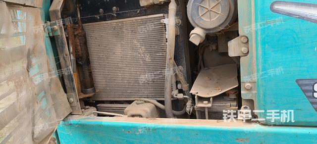 液壓泵艙室正面整體（整機外觀）