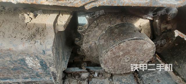 單側(cè)履帶整體(整機(jī)外觀) 單側(cè)履帶整體(整機(jī)外觀)