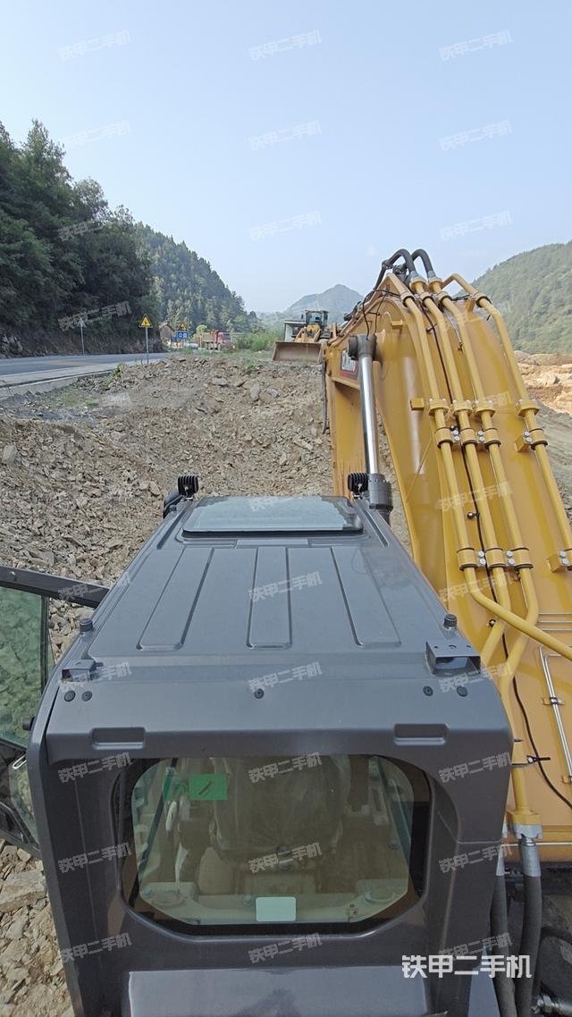 驾驶室顶部（整机外观）