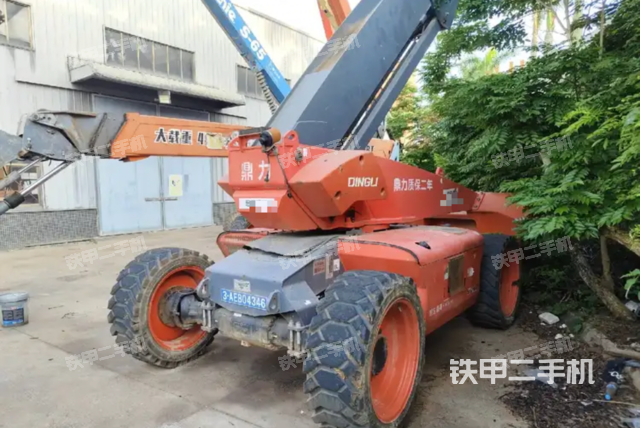 整機左側（設備外觀及核心部件）