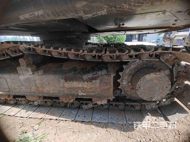 单侧履带整体(整机外观) 单侧履带整体(整机外观)