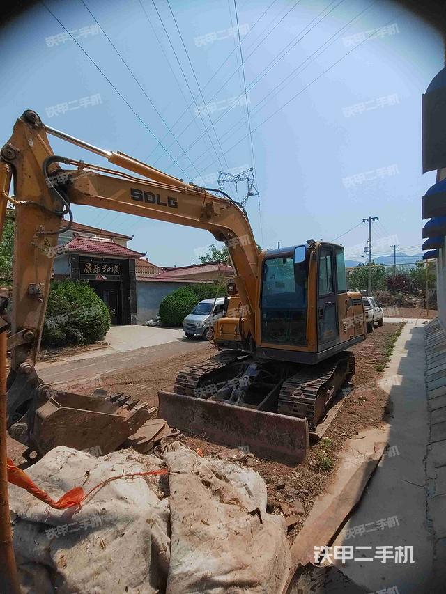 山東臨工E680F挖掘機(jī)