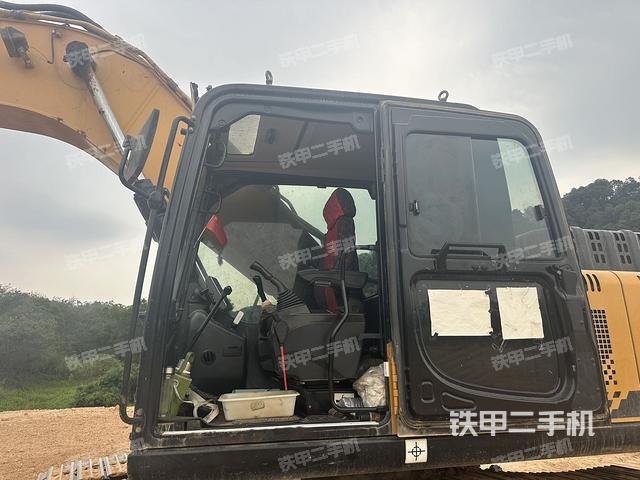 駕駛室整體(整機外觀) 駕駛室整體(整機外觀)