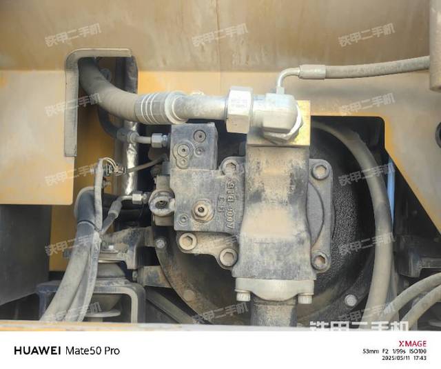 液压泵舱室正面整体（整机外观）