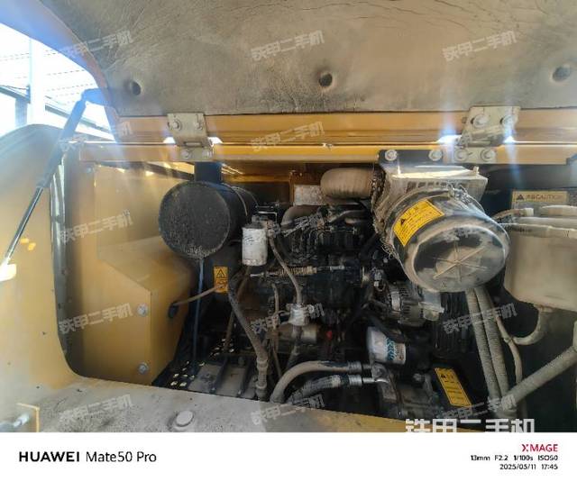 回转马达和主控阀（整机外观）