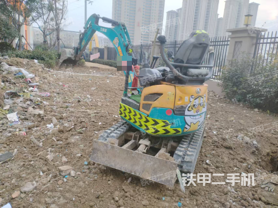 驾驶室顶部（整机外观）