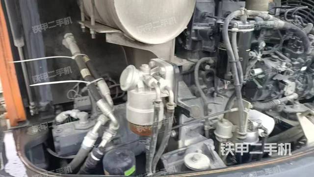 液壓泵艙室正面整體(整機外觀) 液壓泵艙室正面整體(整機外觀)