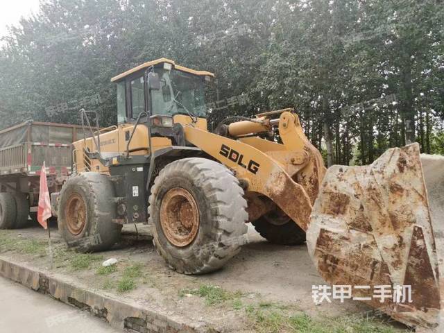 工作裝置整體(整機(jī)外觀及大件) 工作裝置整體(整機(jī)外觀及大件)