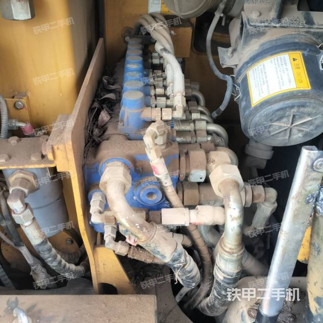 液壓泵艙室正面整體(整機(jī)外觀) 液壓泵艙室正面整體(整機(jī)外觀)