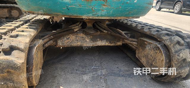 回转马达和主控阀（整机外观）