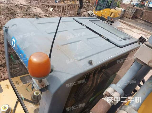 驾驶室顶部（整机外观）