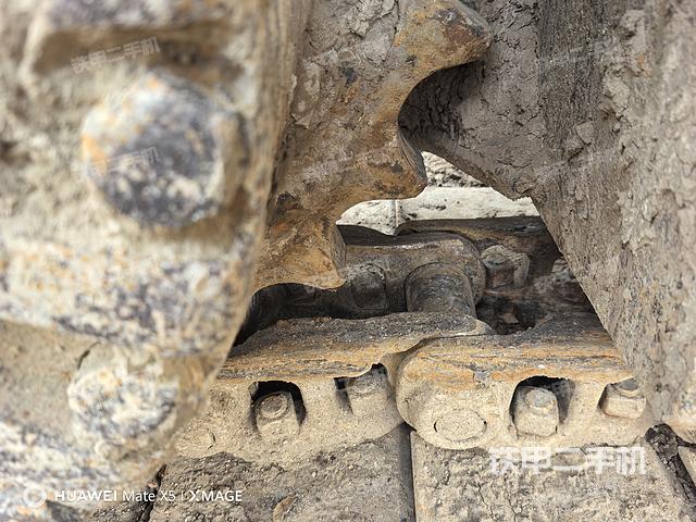 單側(cè)履帶整體(整機外觀) 單側(cè)履帶整體(整機外觀)