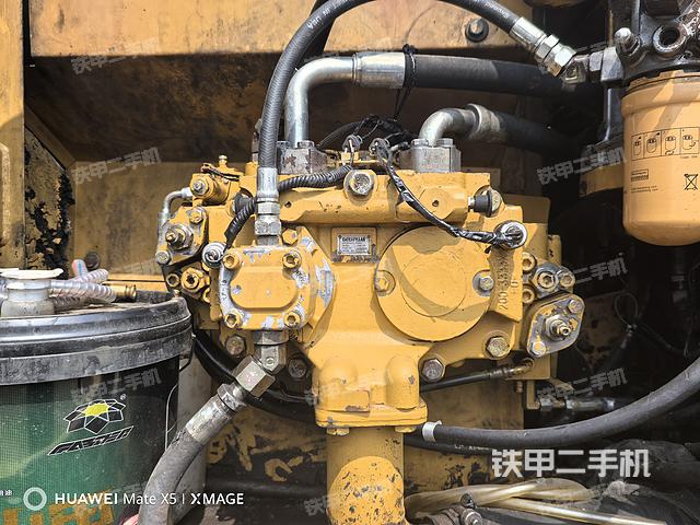 液壓泵艙室正面整體(整機外觀) 液壓泵艙室正面整體(整機外觀)