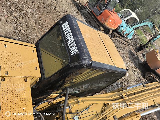 駕駛室頂部(整機外觀) 駕駛室頂部(整機外觀)