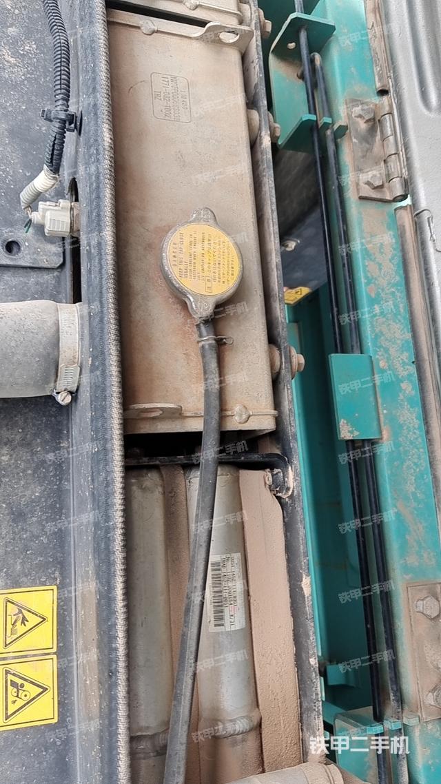 單側(cè)履帶整體(整機(jī)外觀) 單側(cè)履帶整體(整機(jī)外觀)