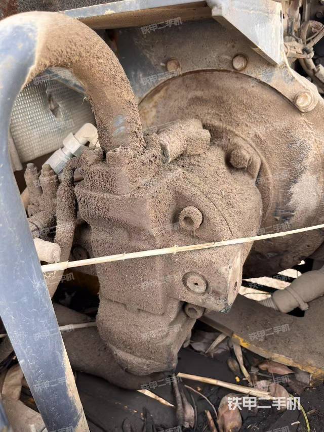 液壓泵艙室正面整體(整機(jī)外觀) 液壓泵艙室正面整體(整機(jī)外觀)