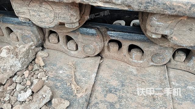 駕駛室整體(整機(jī)外觀) 駕駛室整體(整機(jī)外觀)