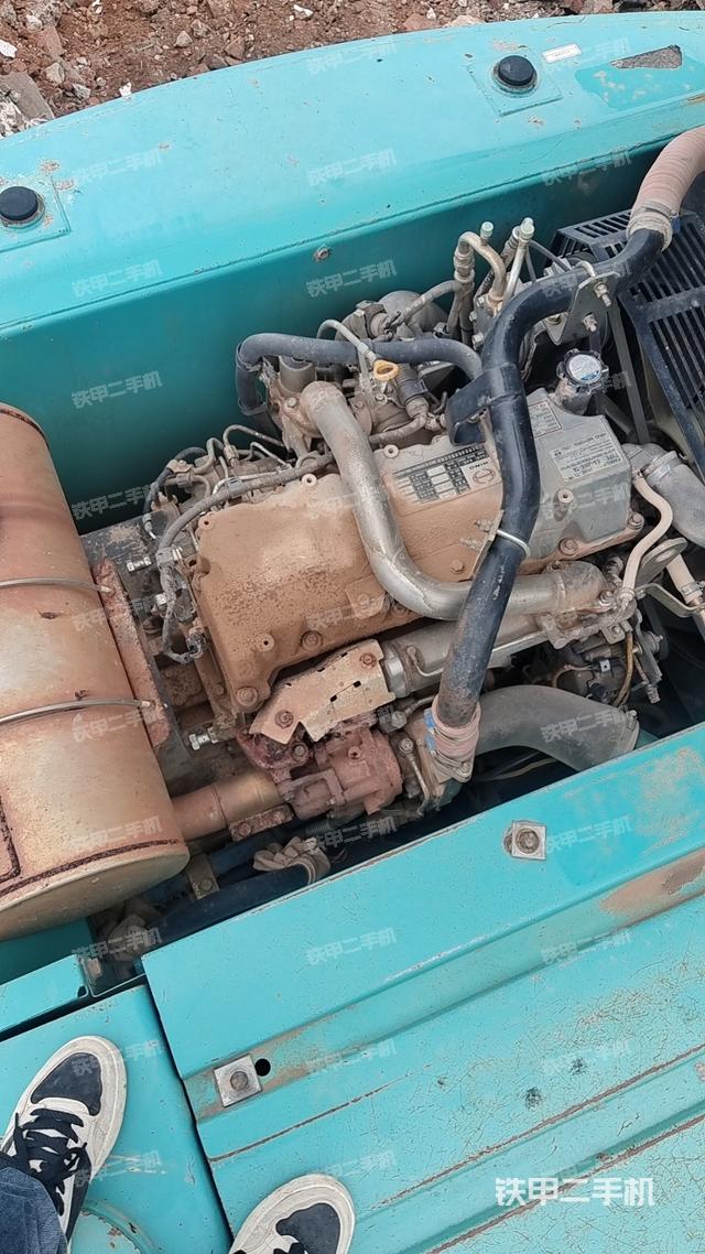 回轉(zhuǎn)馬達(dá)和主控閥(整機(jī)外觀) 回轉(zhuǎn)馬達(dá)和主控閥(整機(jī)外觀)