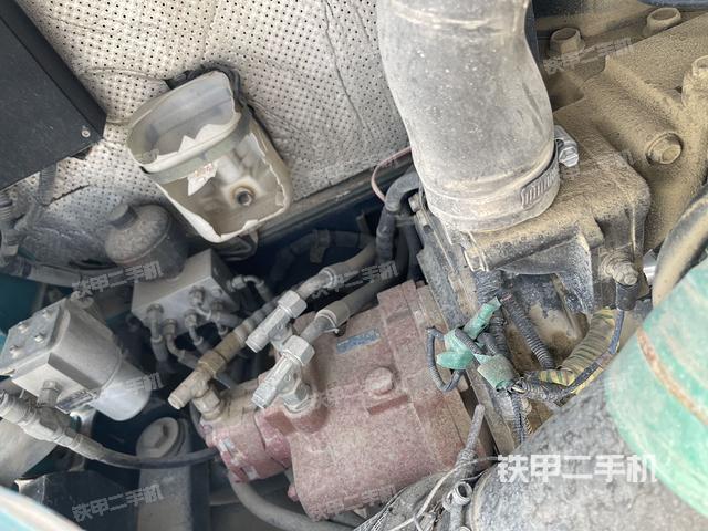 液壓泵艙室正面整體(整機(jī)外觀) 液壓泵艙室正面整體(整機(jī)外觀)