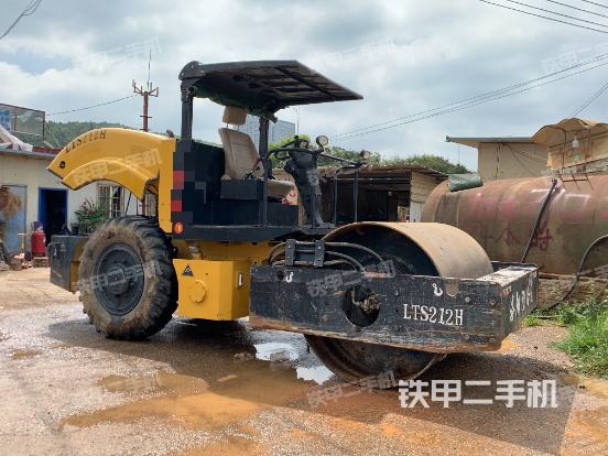 整機左側(cè)(設備外觀及核心部件) 整機左側(cè)(設備外觀及核心部件)