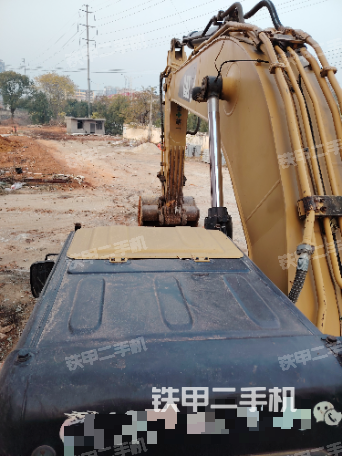 驾驶室顶部（整机外观）