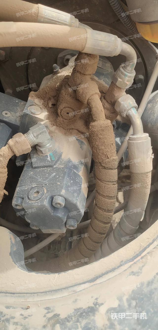 液壓泵艙室正面整體(整機(jī)外觀) 液壓泵艙室正面整體(整機(jī)外觀)