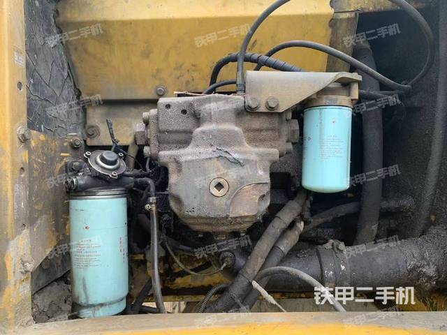液壓泵艙室正面整體(整機(jī)外觀) 液壓泵艙室正面整體(整機(jī)外觀)