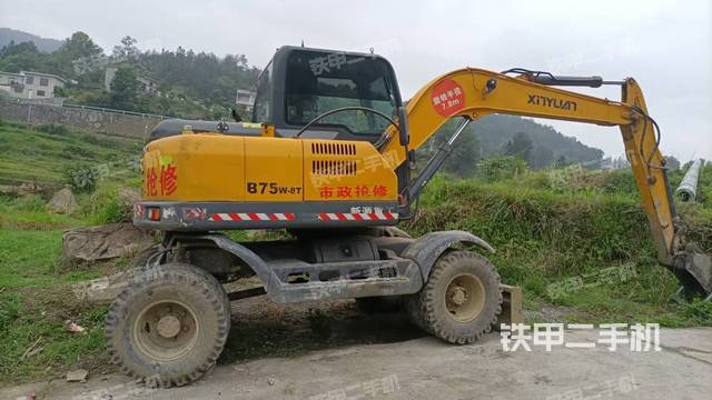 单侧履带整体(整机外观) 单侧履带整体(整机外观)