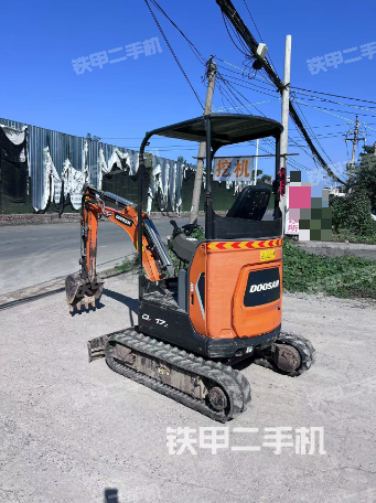 整機(jī)右后45°(整機(jī)外觀) 整機(jī)右后45°(整機(jī)外觀)