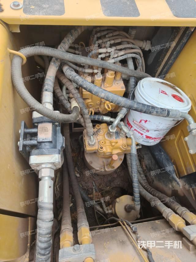 回转马达和主控阀（整机外观）