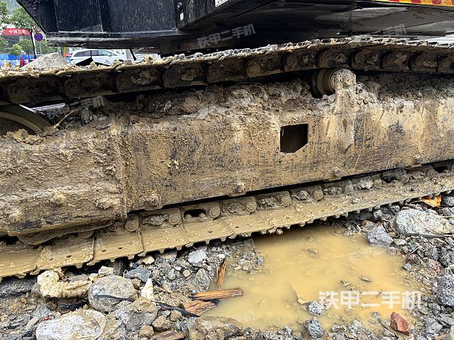 單側(cè)履帶整體(整機(jī)外觀) 單側(cè)履帶整體(整機(jī)外觀)