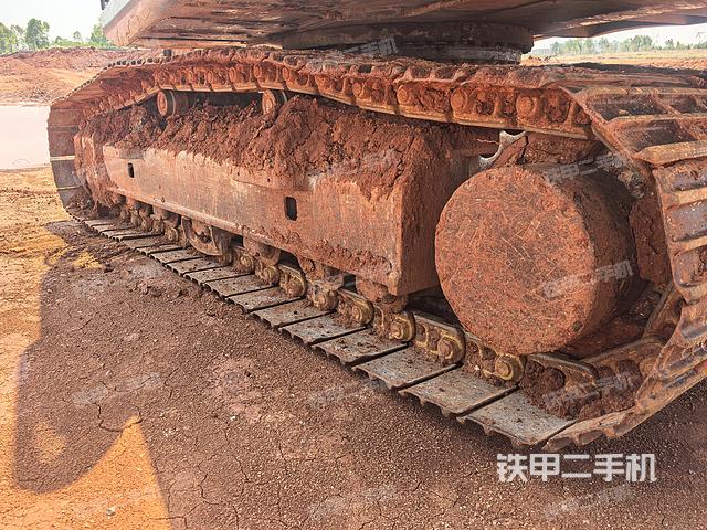 單側(cè)履帶整體(整機外觀) 單側(cè)履帶整體(整機外觀)