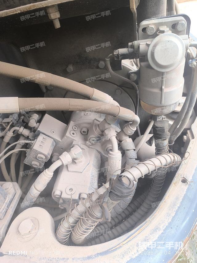 液壓泵艙室正面整體(整機外觀) 液壓泵艙室正面整體(整機外觀)