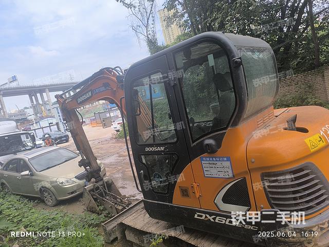斗山DX60E-9C挖掘机的设备实拍-第7张实拍照片