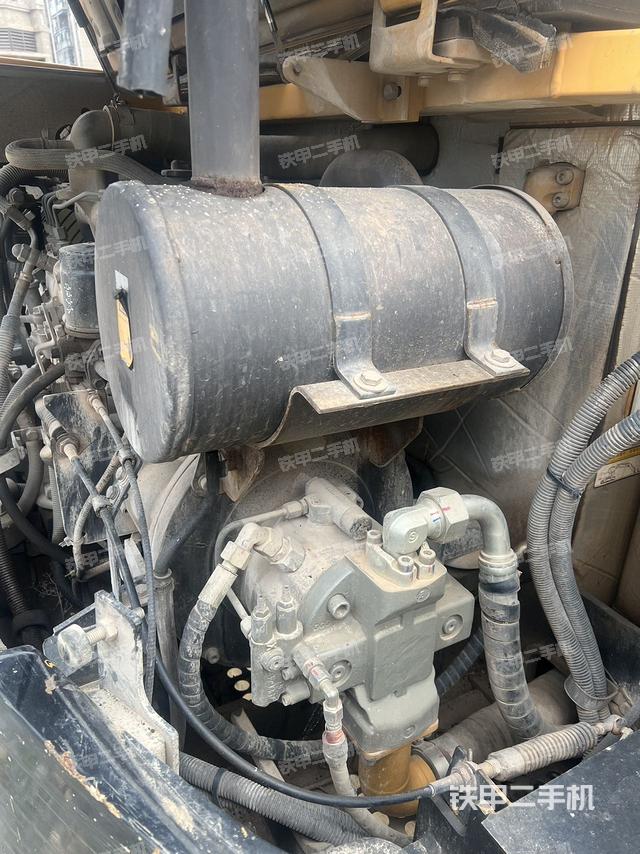 回转马达和主控阀（整机外观）