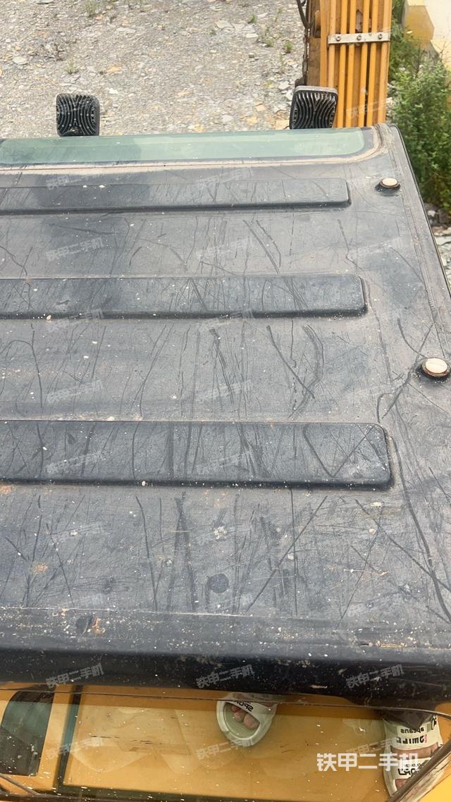 驾驶室顶部（整机外观）