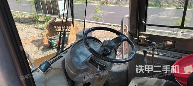 駕駛室工作臺(整機(jī)外觀及大件) 駕駛室工作臺(整機(jī)外觀及大件)