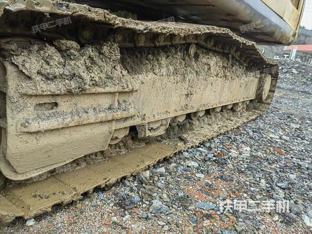 单侧履带整体(整机外观) 单侧履带整体(整机外观)