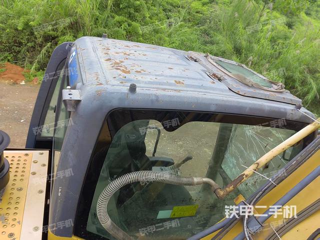 驾驶室顶部(整机外观) 驾驶室顶部(整机外观)