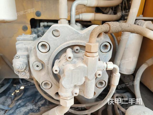 液壓泵艙室正面整體(整機(jī)外觀) 液壓泵艙室正面整體(整機(jī)外觀)