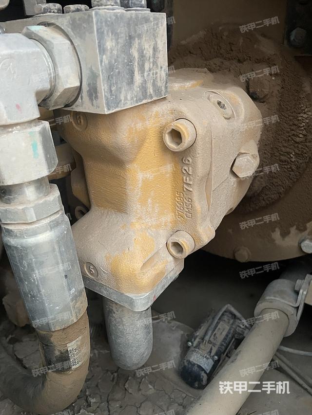 液压泵舱室正面整体(整机外观) 液压泵舱室正面整体(整机外观)