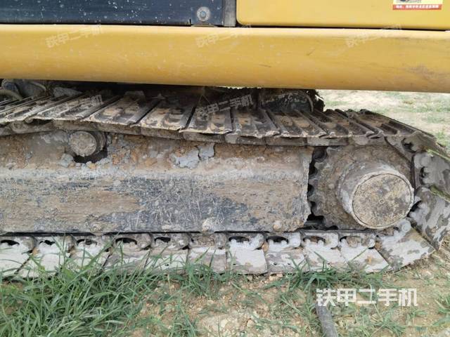 单侧履带整体(整机外观) 单侧履带整体(整机外观)