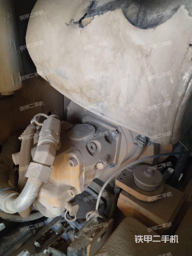 液压泵舱室正面整体(整机外观) 液压泵舱室正面整体(整机外观)