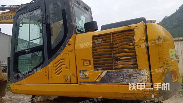 駕駛室整體(整機(jī)外觀) 駕駛室整體(整機(jī)外觀)